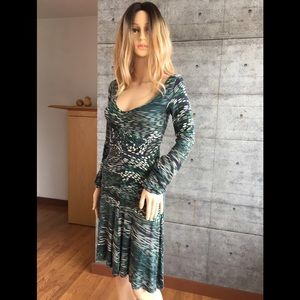 Ethic printed V neck midi dress. S.